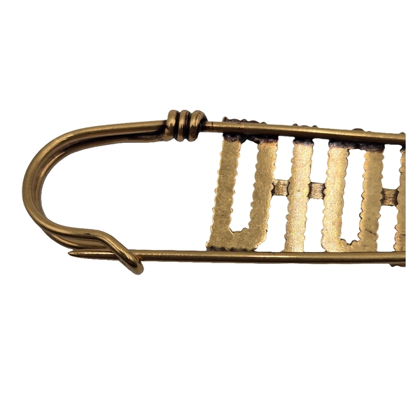 ❌❌SOLD❌❌🔥 #3 Christian Dior Stylish Gold Safety Pin Brooch - Picture 14 of 16